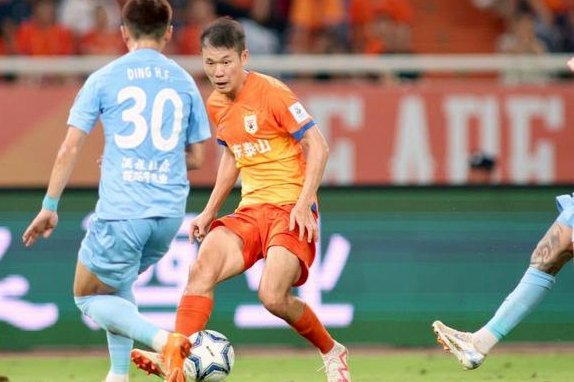 中超-马德鲁加双响谢文能破门 泰山队3-1铜梁龙获三连胜