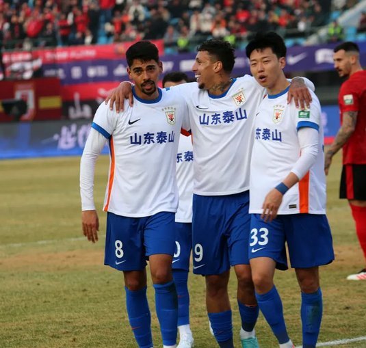 中超-马德鲁加双响谢文能破门 泰山队3-1铜梁龙获三连胜
