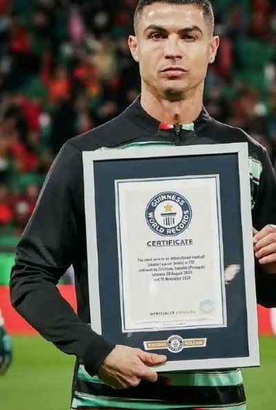 维蒂尼亚：C罗是史上最伟大球员之一，想和他一起世界杯夺冠