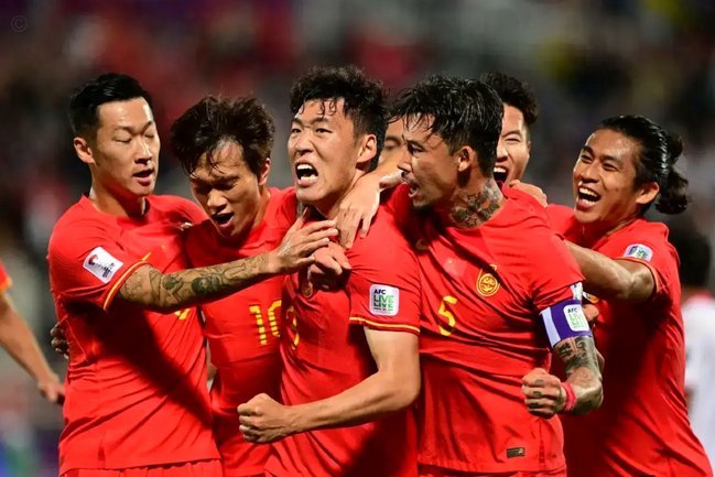 国足“炸裂”小组出局