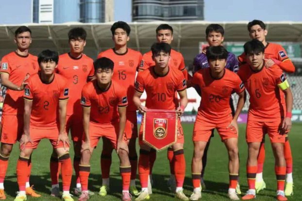 央视：7名U23球员入选的情况下，国足训练现场氛围轻松活跃