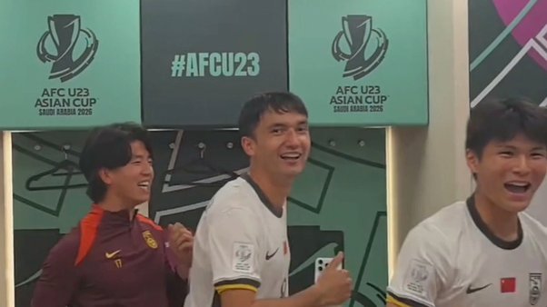 央视：7名U23球员入选的情况下，国足训练现场氛围轻松活跃