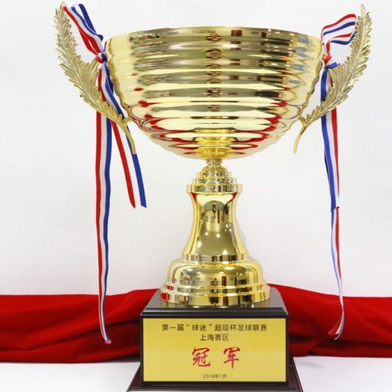 上海篮球夺冠了，足球何时辉煌？