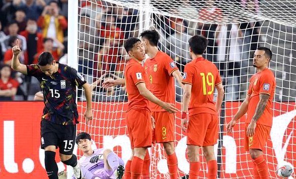 0-0！国足还是赢不了泰国，24脚射门1球未进