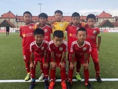 董路与孩子们的足球梦之路