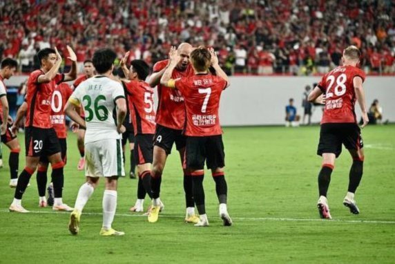 中超-张玉宁双响索罗金绝平 成都连扳两球2-2国安4连平