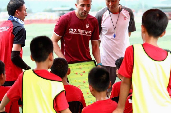 恒大足校7-0胜 大连嗨球背后的青训