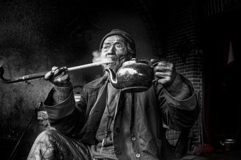老董这个人，他做的事和说的话一定要分开看。。。